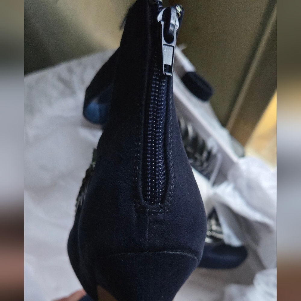 Sophia & Lee Navy Heels W/Silver Snake Jewel Detailing Sz7.5 STUNNING! NIB - Picture 9 of 16
